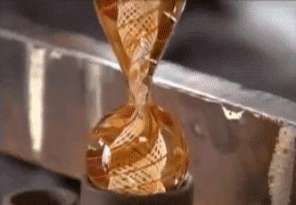 玻璃球里面的花纹是怎么回事,玻璃球中的花纹是如何印在里面的