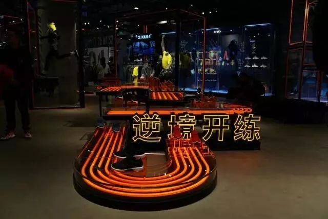 新春回顾｜2018年，你有没有被这些超级旗舰店刷爆朋友圈？