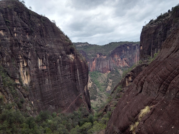 飞拉达攀岩金刀峡,老君山飞拉达攀岩有安全绳吗
