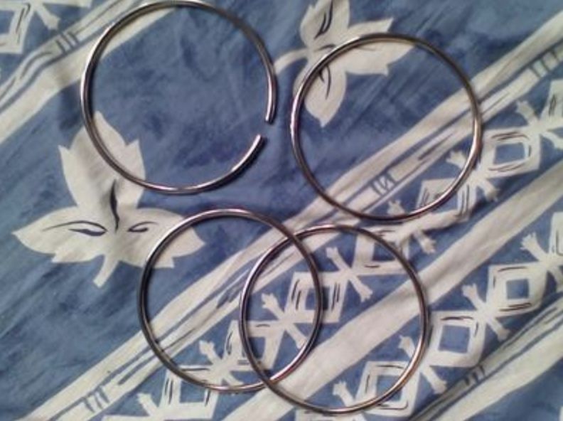 岩村路两位阿婆拿金首饰去“开光”，结果被掉包成了这东西！