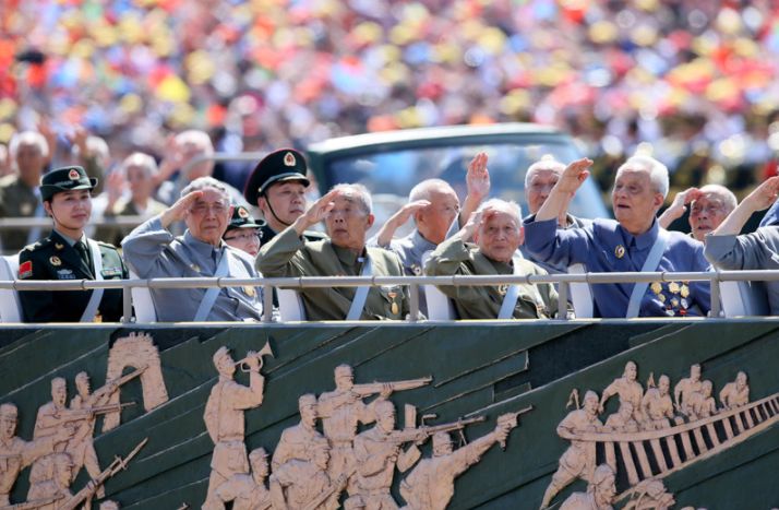 【强军思想引领新征程之一】那一刻，我们光荣接受检阅