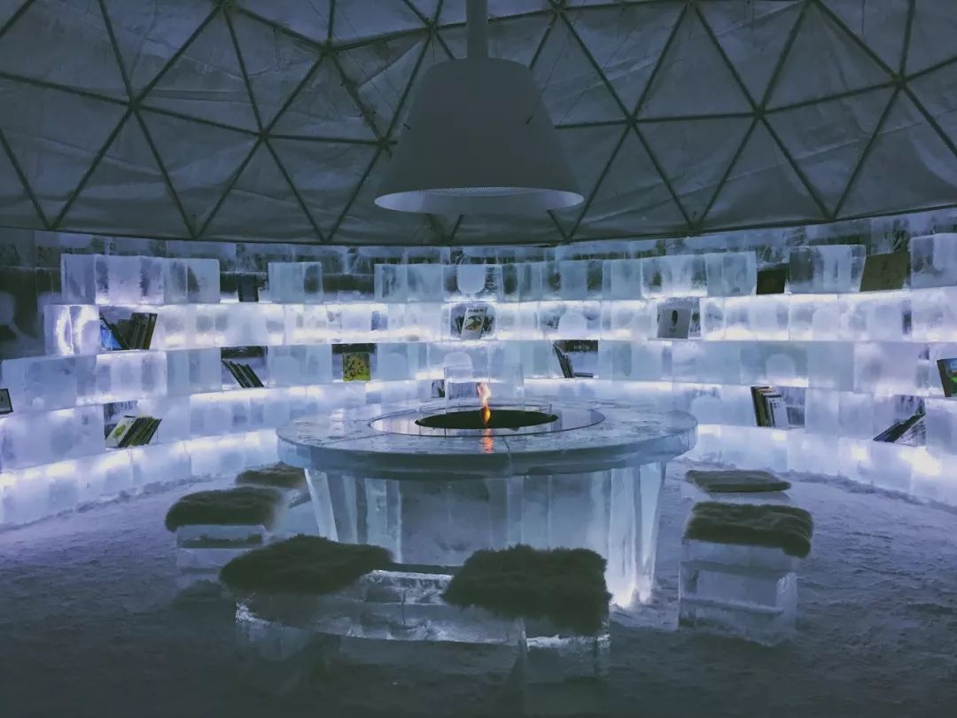 跟台湾小哥哥一起骑着雪地摩托车在北海道的雪地里野