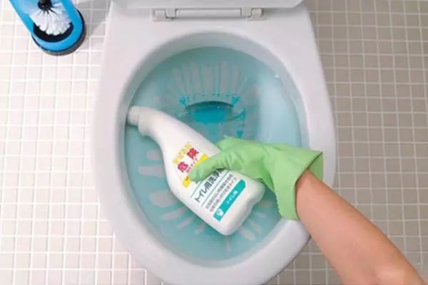 「生活小妙招」家里马桶经常堵怎么办？老师傅教你几招立马疏通，再也不花冤枉钱