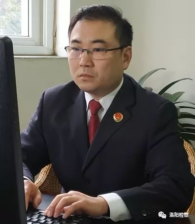 「今天我当班」春节上班第一天，这位老人送来了一面锦旗……