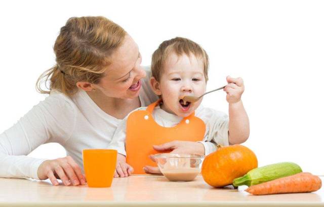 宝宝尿黄就是上火了,尿黄是什么原因引起的上火