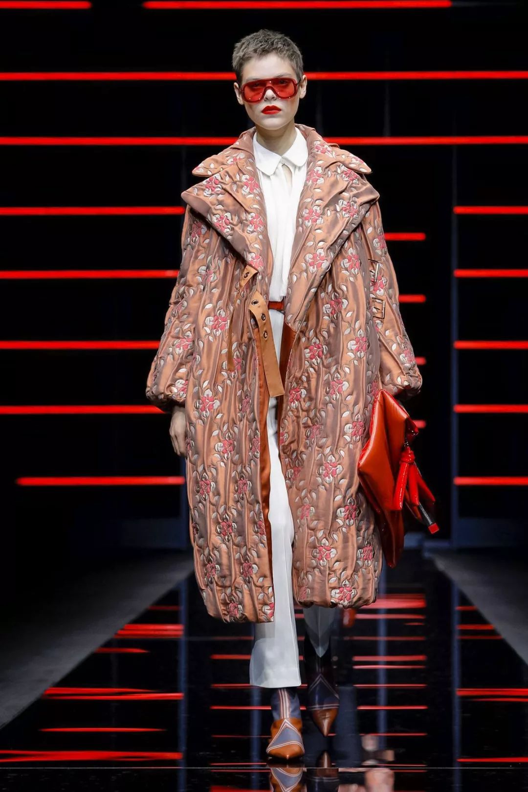 看完这场EmporioArmani，我终于感受到自由女性的魅力