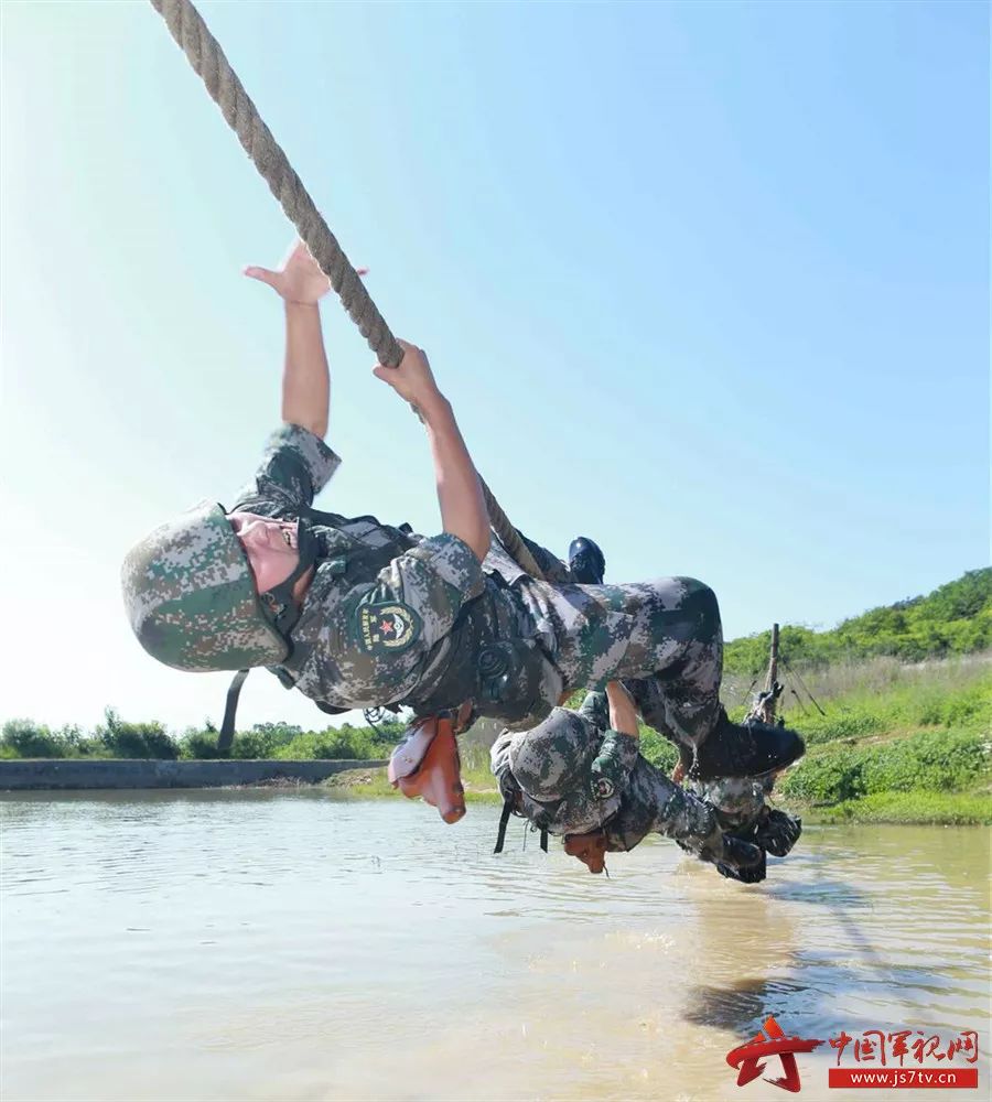 伸出右手看看你有几道手纹,手指无原因起老茧是什么原因