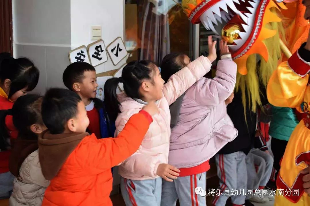 舞龙走进校园,开学典礼舞龙表演