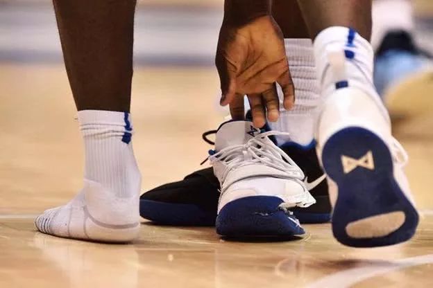 一双价值13亿美金的鞋,被NBA准状元在赛场踩烂了