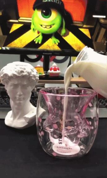 2019星巴克猫爪杯事件,星巴克猫爪杯打架事件