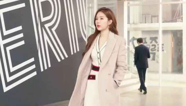 触及真心刘仁娜同款格子大衣,触及真心大衣