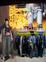 预热｜探班国际馆，海外面辅料旗舰店