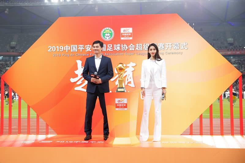 angelababy白色西装是高定吗,angelababy黑白西装