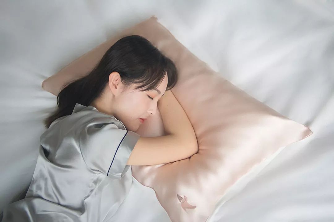 初老抗皱从选择真丝枕套开始,真丝枕套美肤秘诀