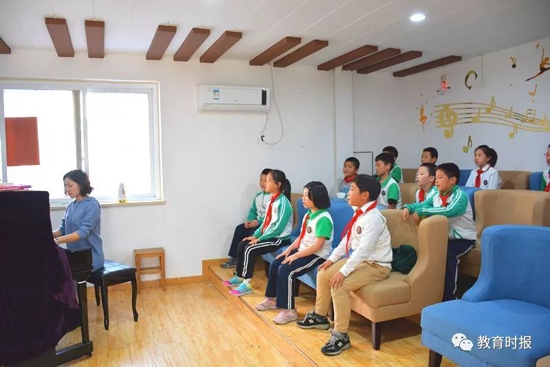 Hey，哈敦！你为学生努力的样子真美