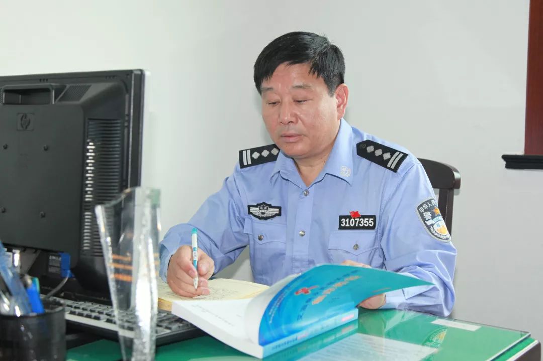 与艾滋病相伴15年,他都做了什么?