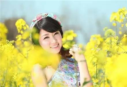 拍照油菜花技术技巧,手机拍摄油菜花人像摄影方法