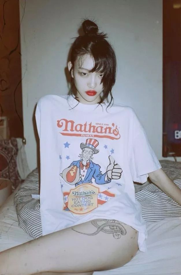 韩国最受争议的超模来了，谁说平胸不性感？