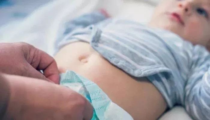 “妈，我的小鸡鸡好像发炎了……”这位妈妈的回应令人愤怒