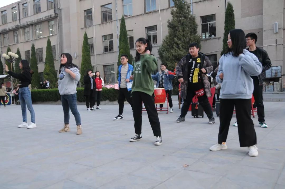 社团文化节社团招新即将开始,社团招新火热举行新成员