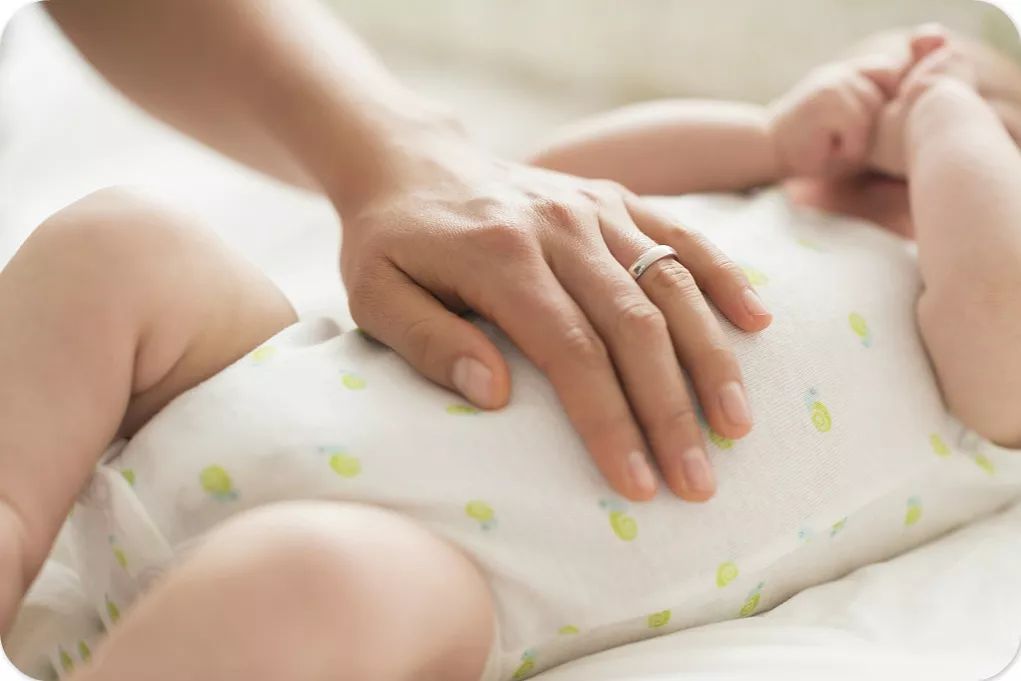 宝宝闹觉的原因及解决办法儿歌,婴幼儿闹觉大哭怎么办