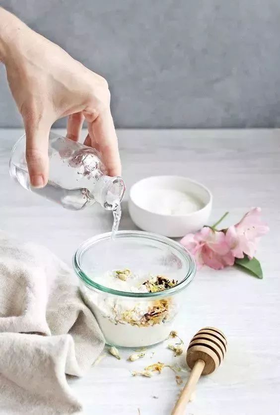 用什么洗碗既去油又无残留,洗碗不管多油多脏教你一招