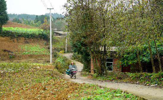 黔山信使邮来希望——贵州邮政履行普遍服务掠影