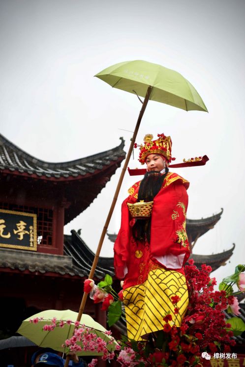 一位临江游子的故乡情：烟雨临江