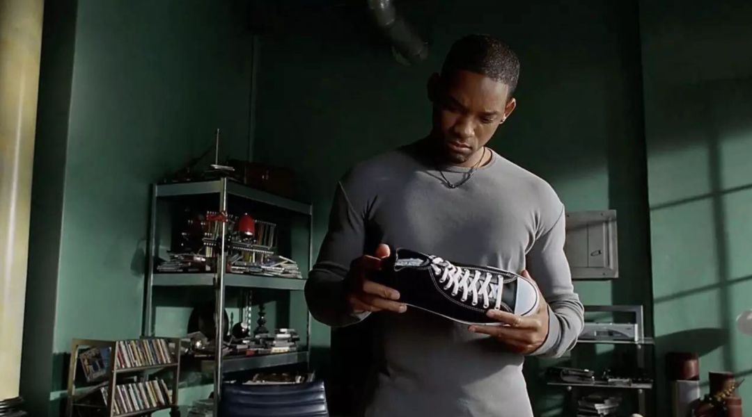 不要跟穿白裤子的人在一起,不要跟穿白色裤子的人交往