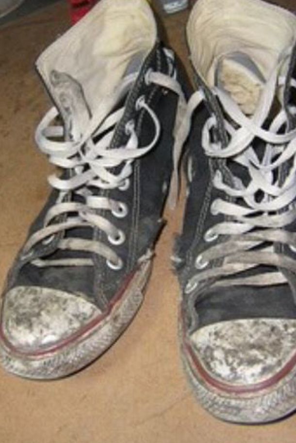 不要跟穿白裤子的人在一起,不要跟穿白色裤子的人交往