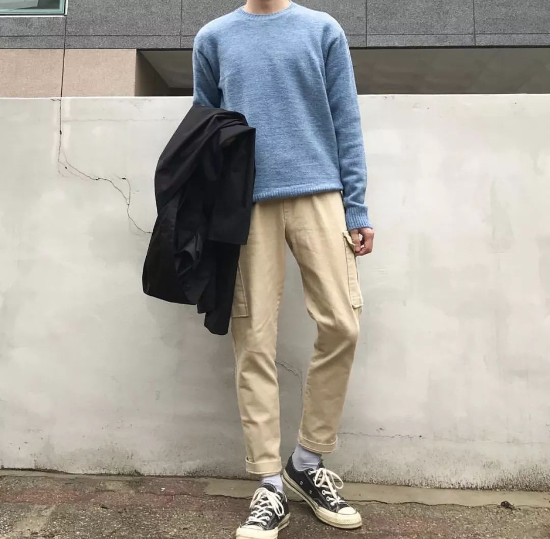 不要跟穿白衣服的人独处,不要跟穿白裤子的人在一起