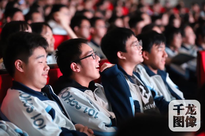 电影老师好片段,电影老师好中的插曲