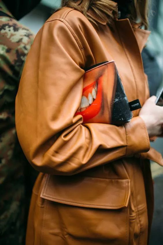 一件皮衣能给你多种风格,每件皮衣都是独一无二