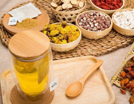 口干舌燥的症状与解决方法,口干舌燥要警惕四种病中医治疗