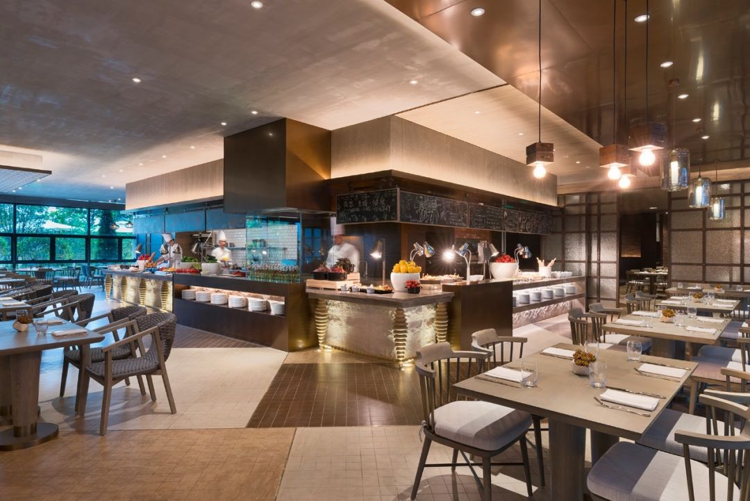 洗澡喝酒躺着看飞机!深圳机场这家奢华酒店“转机星人”务必了解一下!