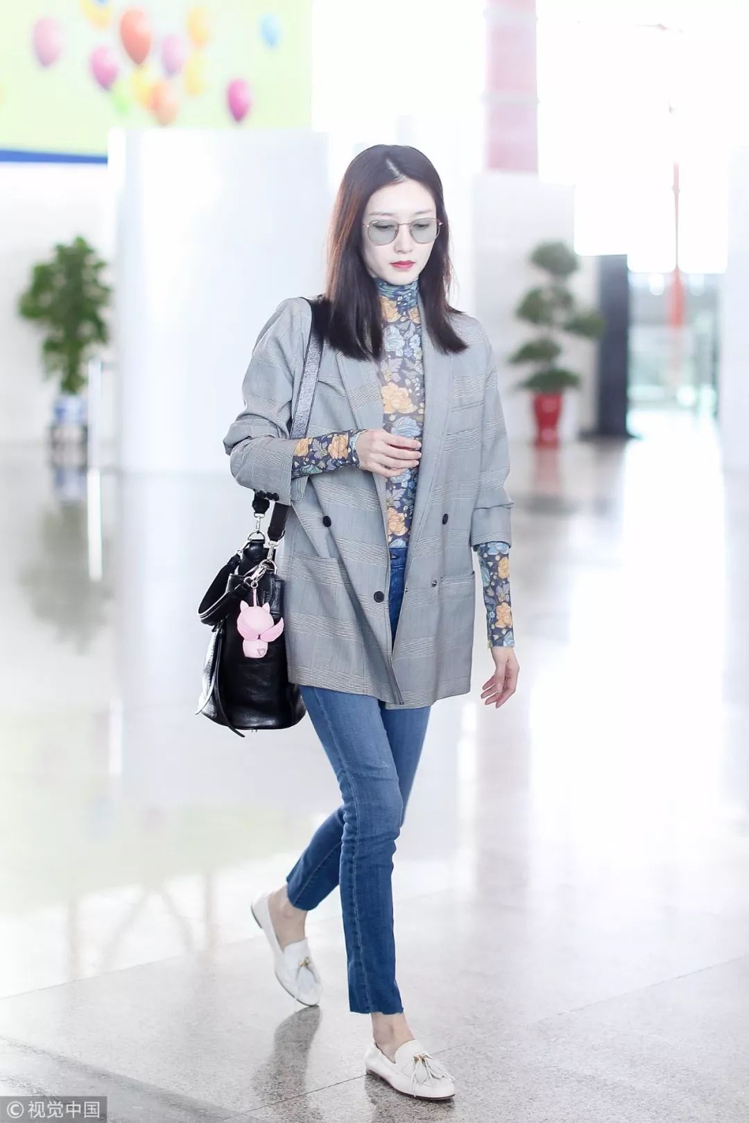 机场街拍谁赢?懂旧衣新穿的才是时髦精