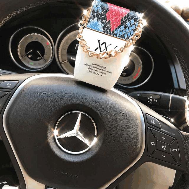 挤爆了！这个鎏*瓶金**成为今年免税店hin难抢的货!