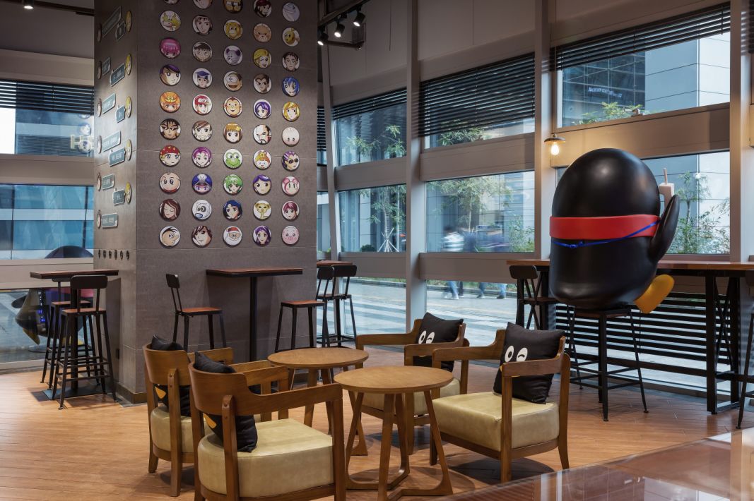 在QQ和luckin的主题店，我听见99年互联网创业浪潮的回声