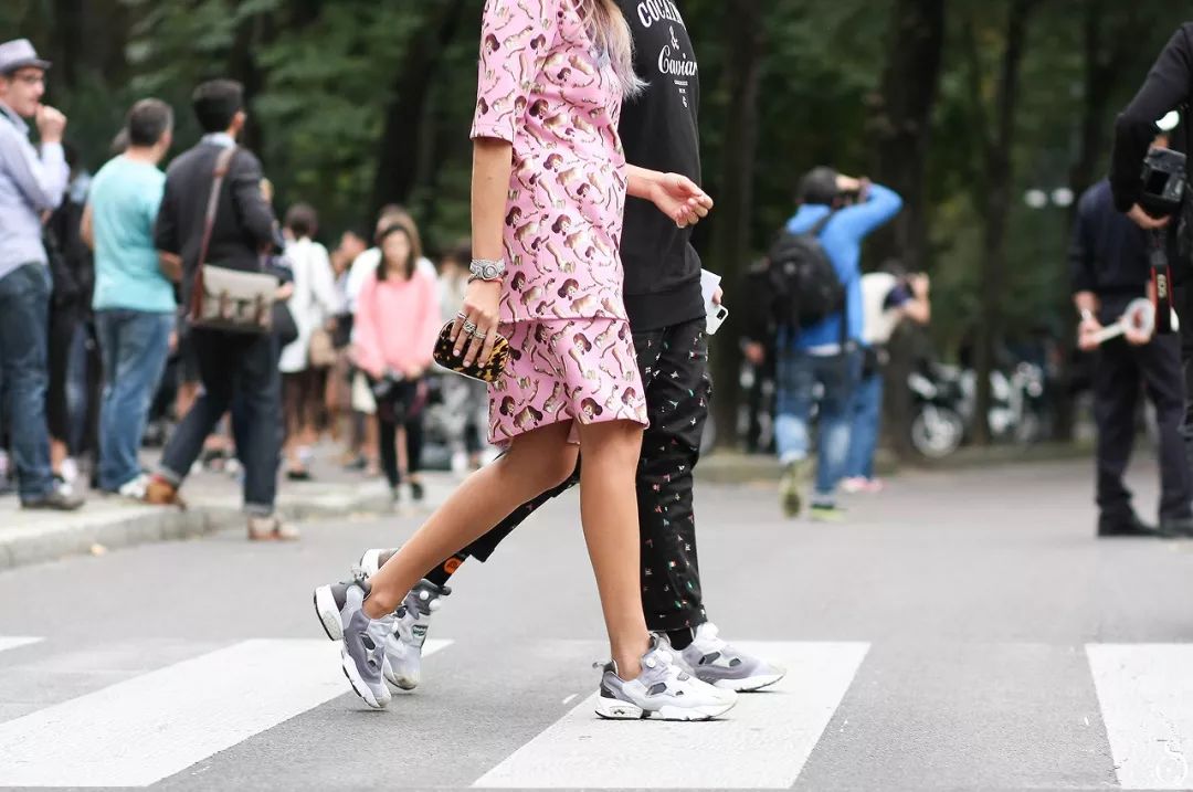 权志龙在成龙演唱会上的视频,成龙和权志龙谁名气最大