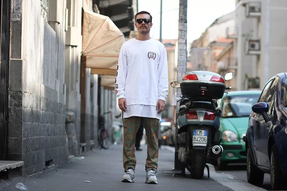 权志龙在成龙演唱会上的视频,成龙和权志龙谁名气最大