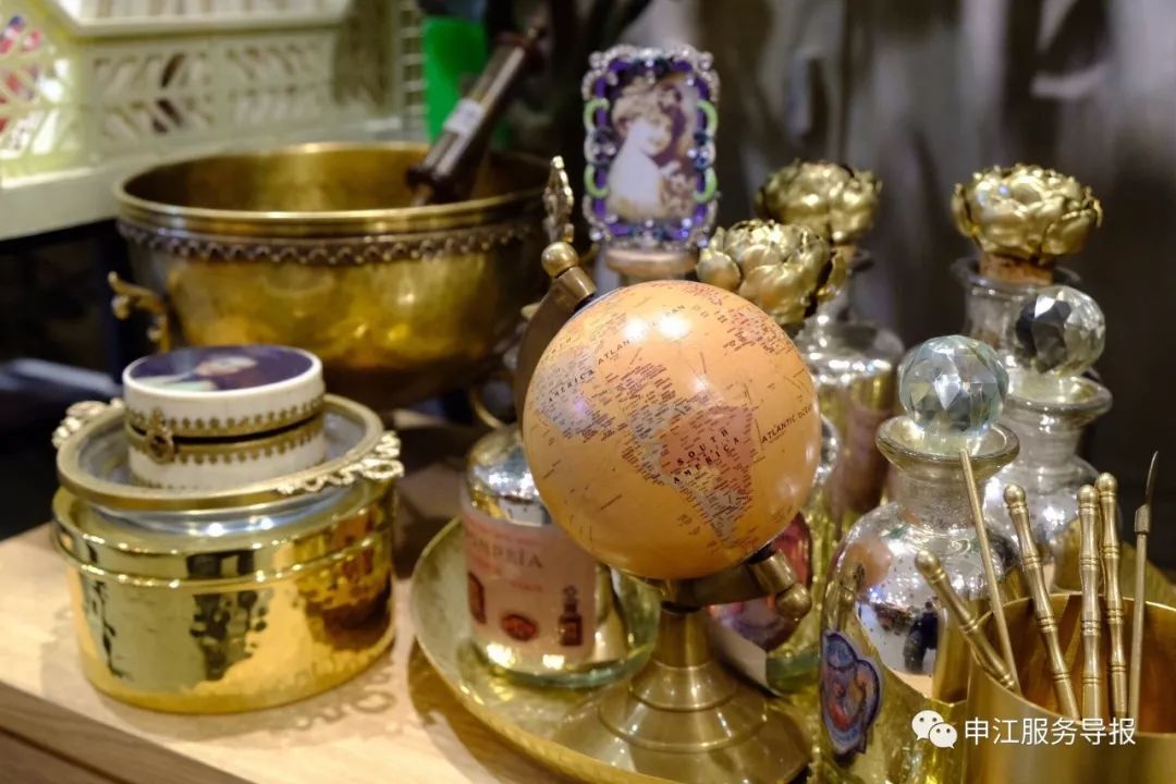 非常隐蔽的秘密基地藏在地板下,神秘的仓库到底隐藏着什么秘密