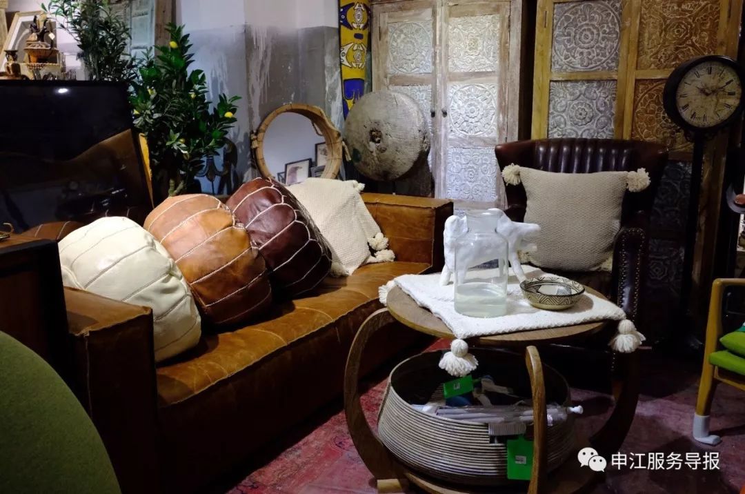 非常隐蔽的秘密基地藏在地板下,神秘的仓库到底隐藏着什么秘密