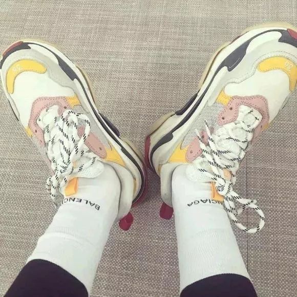 泫雅衣着,泫雅衣服怎么搭配