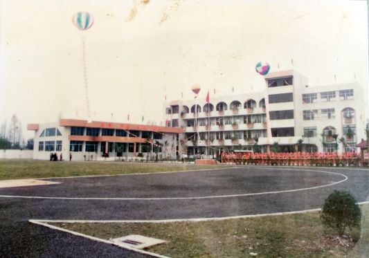 珍贵老照片曝光！夏东这所67年老校，培养一代代文雅君子！