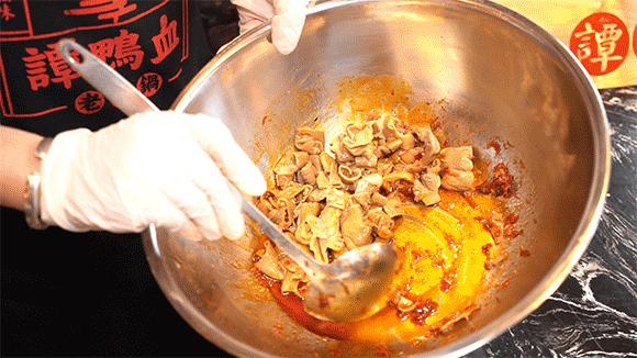 谭鸭血24小时营业,日均排队3h的谭鸭血来宁波了