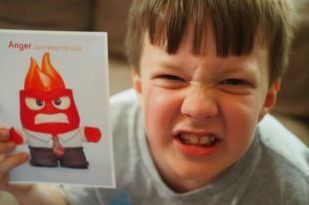 如戏全靠演技,人生如戏全靠演技小女孩一秒入戏