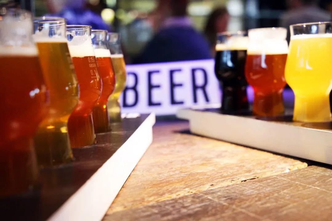 柏林展示身材,柏林很穷吗