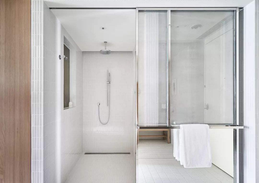 台北开了亚洲首家金普顿，我跟女神张钧甯擦肩而过