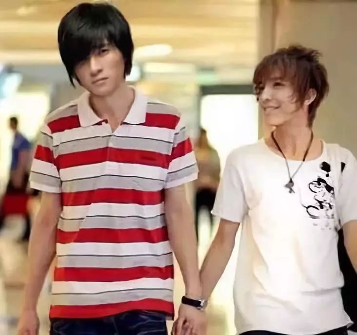 松江二中校庆韩寒,上海韩寒发表长文