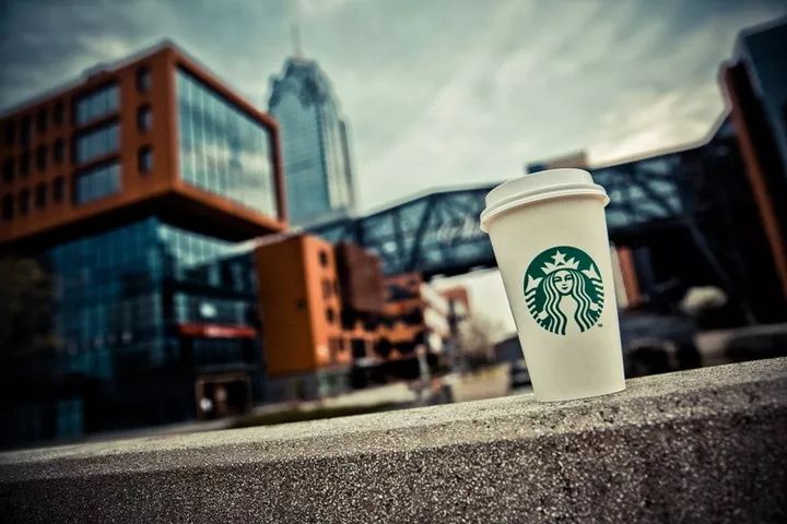 从*血卖**男孩到6000亿商业帝国，他却只想扳倒特朗普？